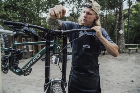 ION_apron_DSC_3842_d5_photo_Bartek_Wolinski__wolisphoto-450x300