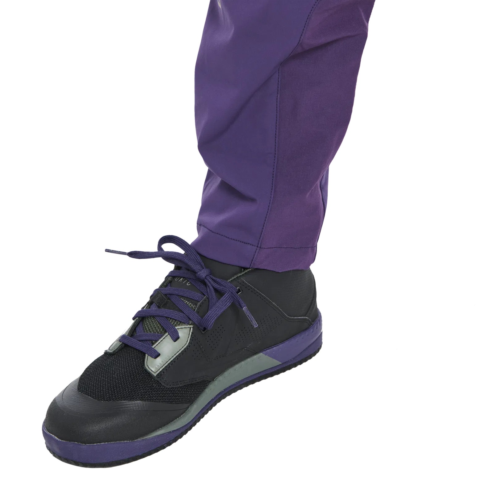 47232-5180_IOB-Bike_Pants_Shelter_2L_Softshell_men_08_061_dark-purple_ankle