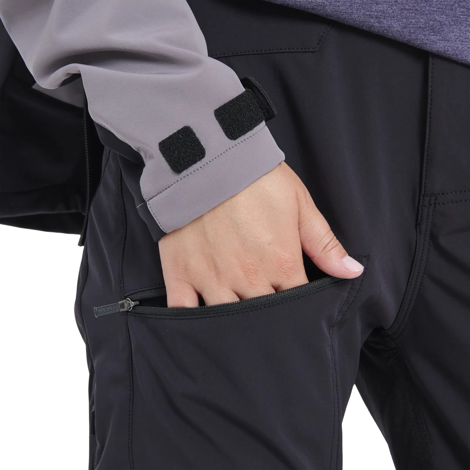 47233-5190_IOB-Bike_Pants_Shelter__2L_Softshell_women_02_900_black_zipper_pocket
