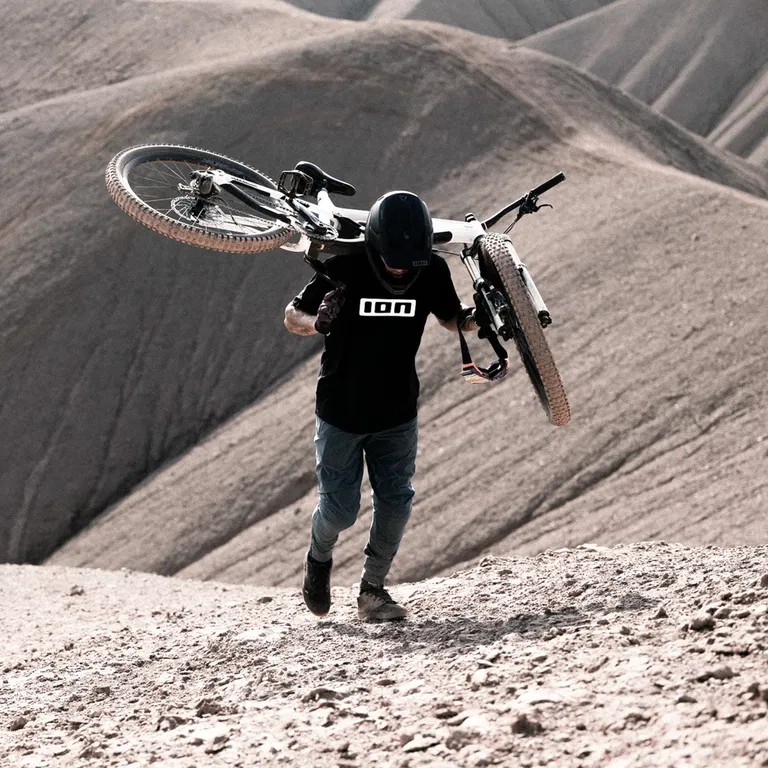 ION_Bike_SS24_0000s_0002_Logo_SS_DR_Men