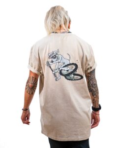 Peaty_s AW24 PubWear Tee - Whippet Flat Out - Studio (1)_cprsd