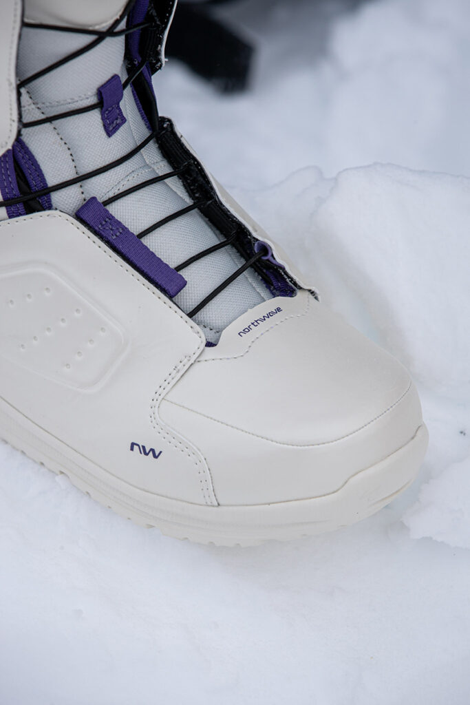 NWsnow-2425-DAHLIA-ACTION-3