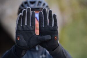 NW-Bike-fast-gel-glove_sand-4-e1750142425148-300x199