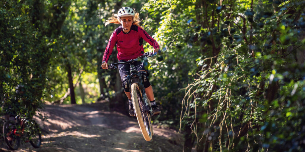 2022_TSG-history_wmn-mtb-apparel-1024x512