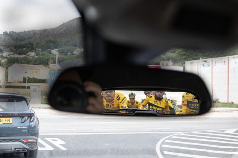 Team_Rear_View_Gradient-reserve-768x512