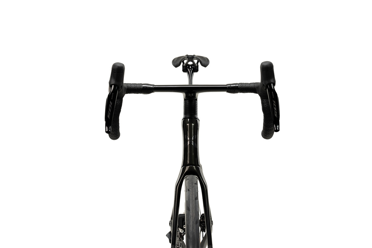 AD8_Strata-Grey-Black_X-LAB_2026_LAB06828