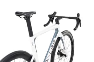 AD7-105-Di2-Branta-C45-SL_White_X-LAB_2027_LAB09509-300x200